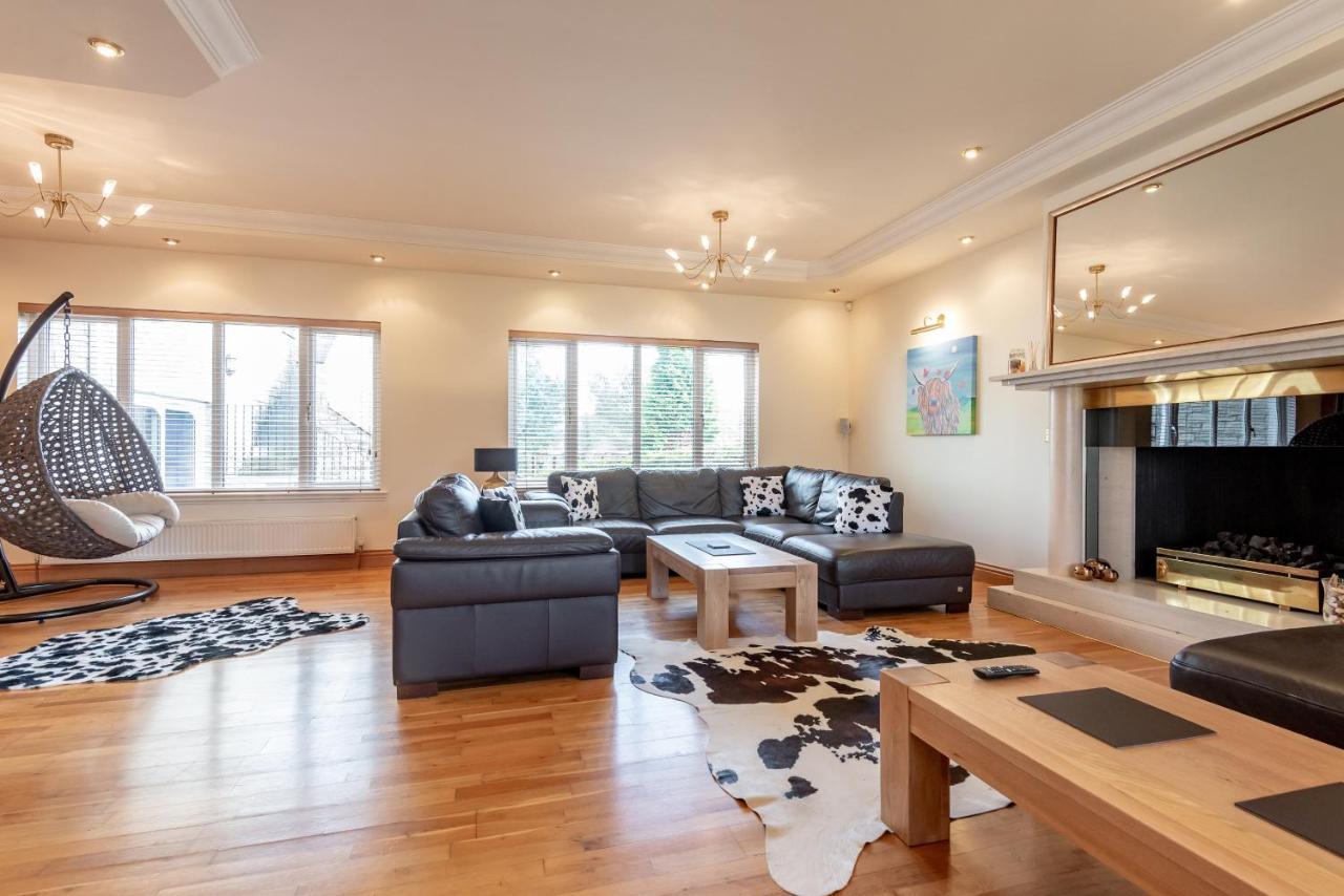 Luxury 6-Bed House With Pool Villa Glenrothes Bagian luar foto