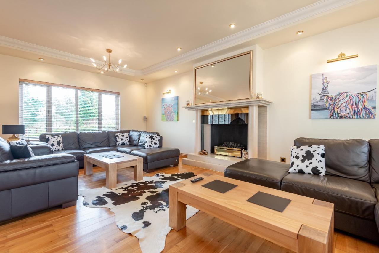 Luxury 6-Bed House With Pool Villa Glenrothes Bagian luar foto