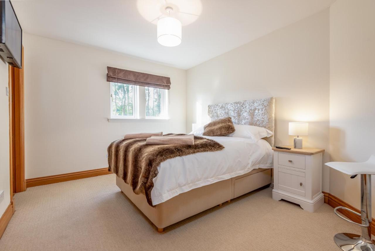 Luxury 6-Bed House With Pool Villa Glenrothes Bagian luar foto