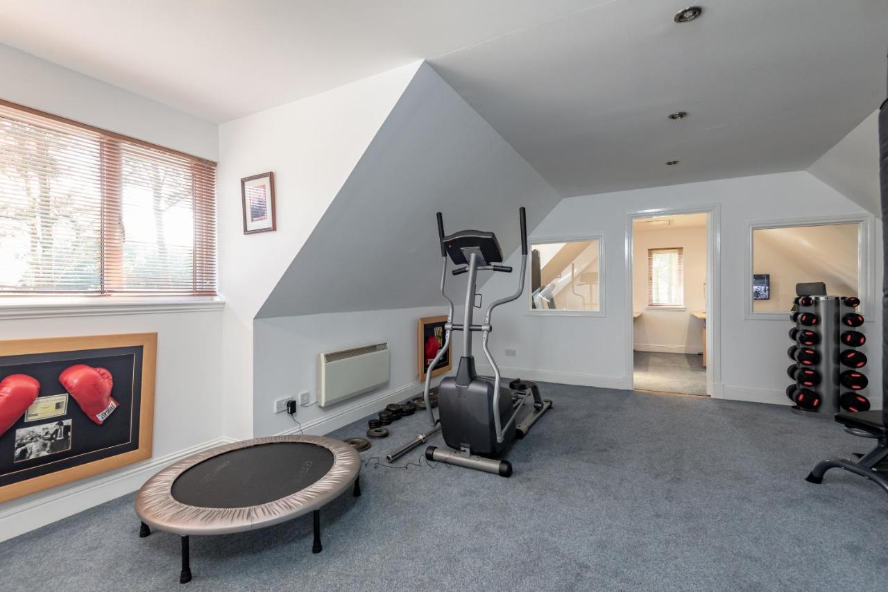 Luxury 6-Bed House With Pool Villa Glenrothes Bagian luar foto