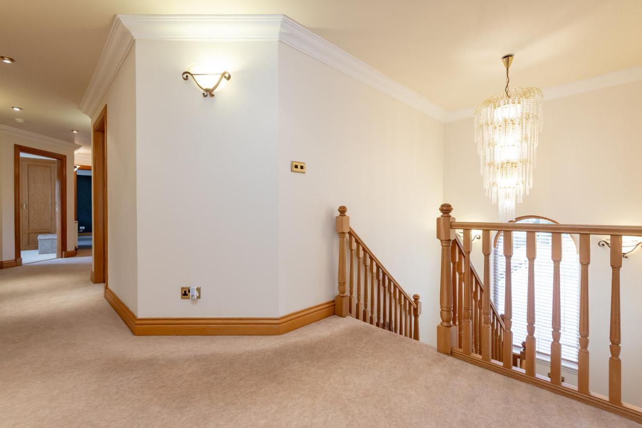 Luxury 6-Bed House With Pool Villa Glenrothes Bagian luar foto