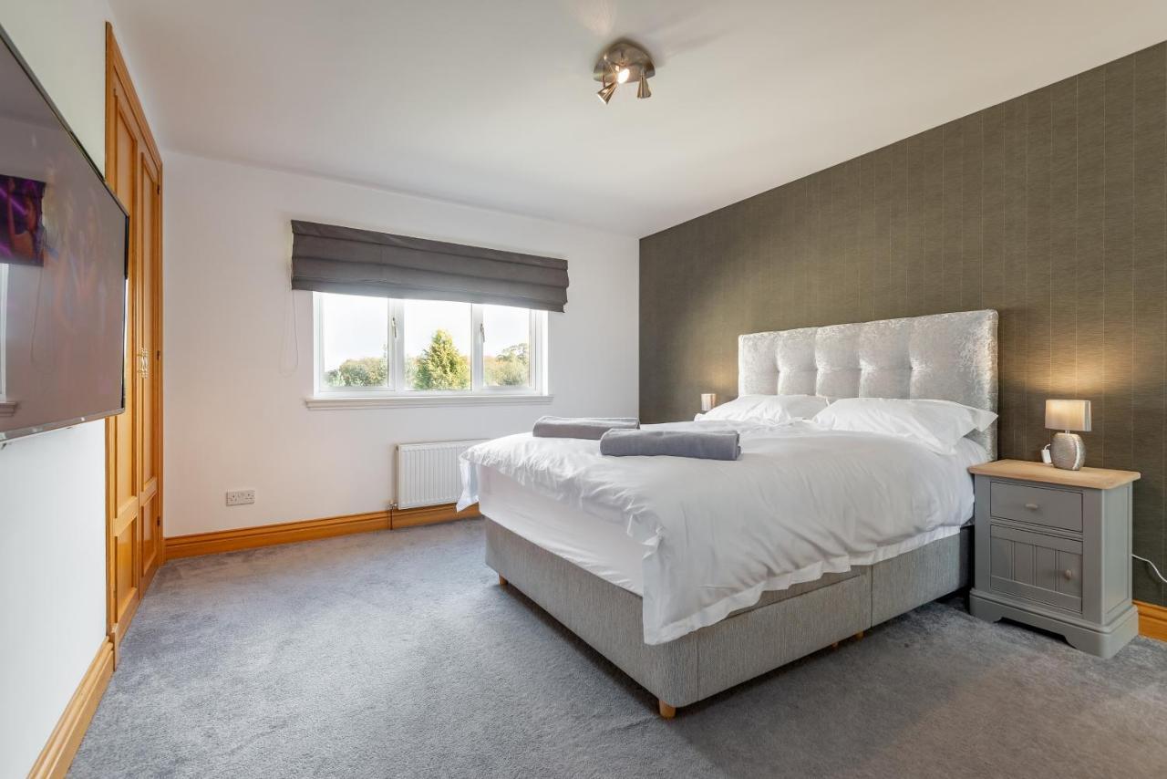 Luxury 6-Bed House With Pool Villa Glenrothes Bagian luar foto
