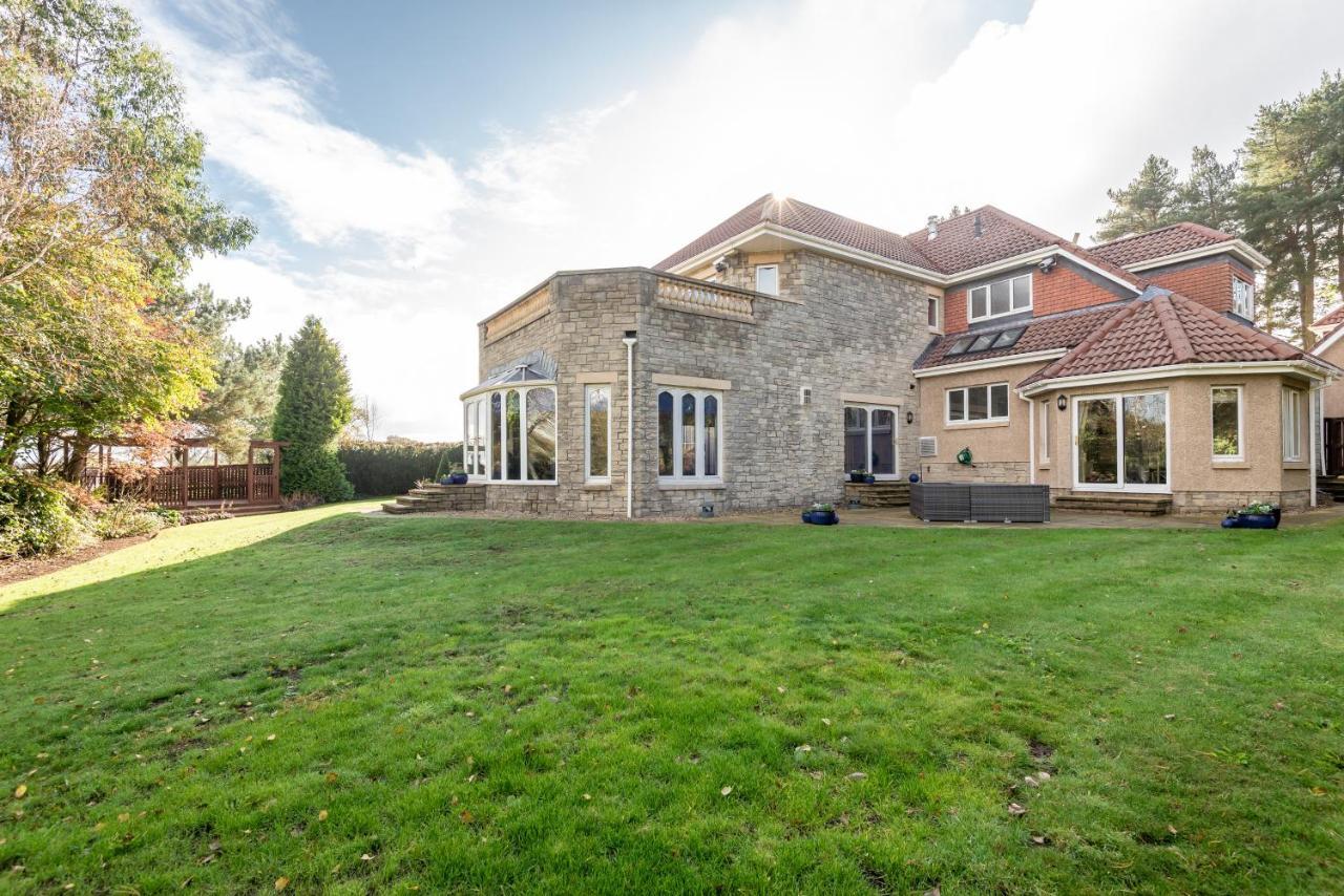 Luxury 6-Bed House With Pool Villa Glenrothes Bagian luar foto