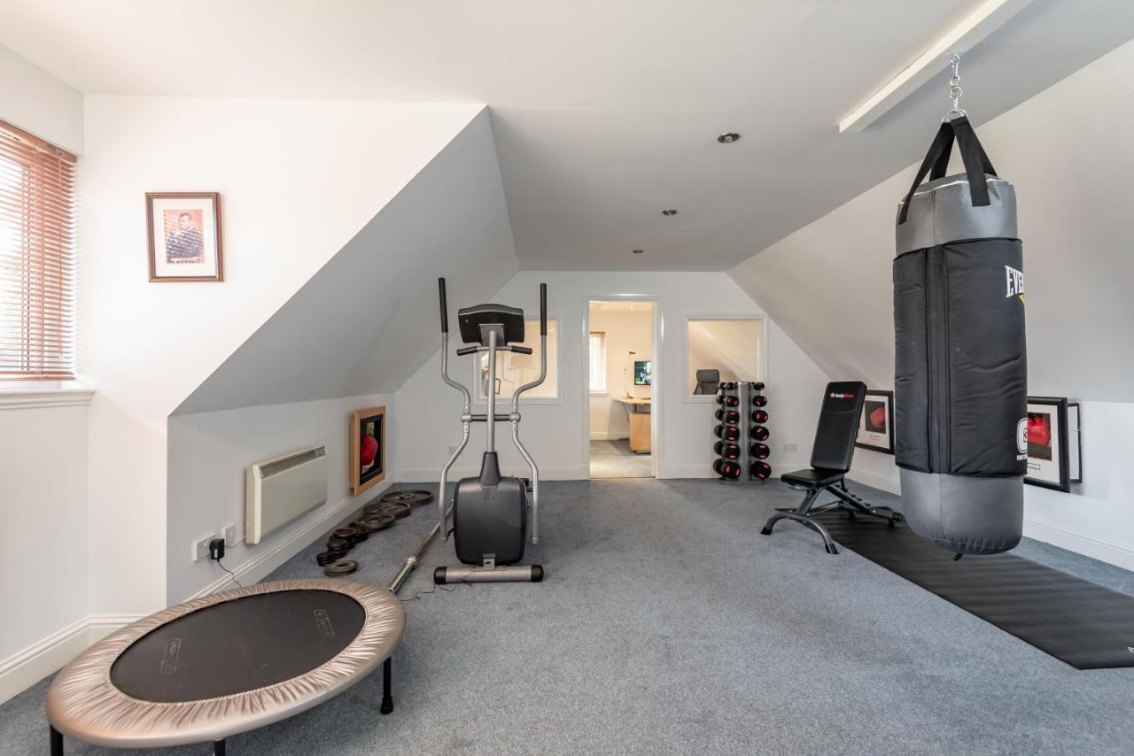 Luxury 6-Bed House With Pool Villa Glenrothes Bagian luar foto