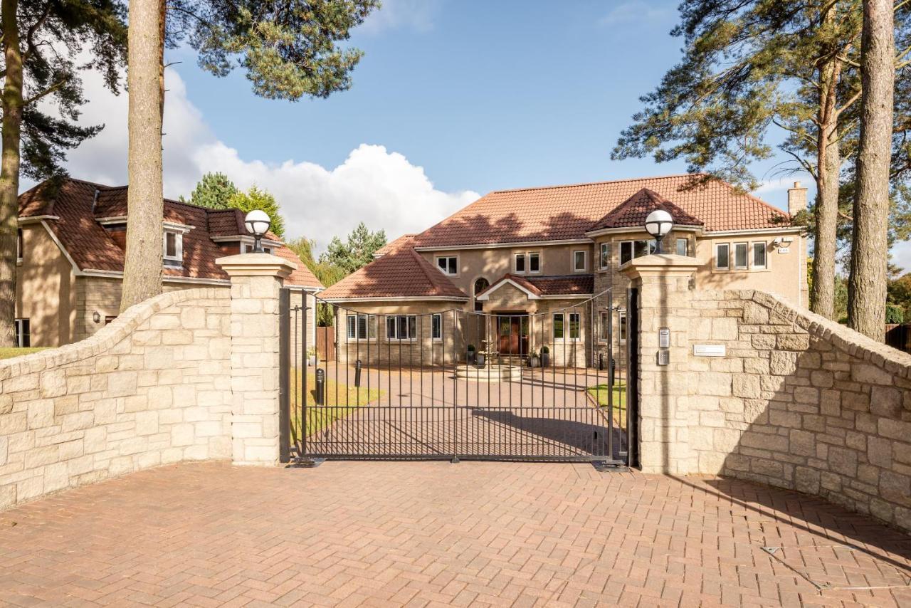 Luxury 6-Bed House With Pool Villa Glenrothes Bagian luar foto