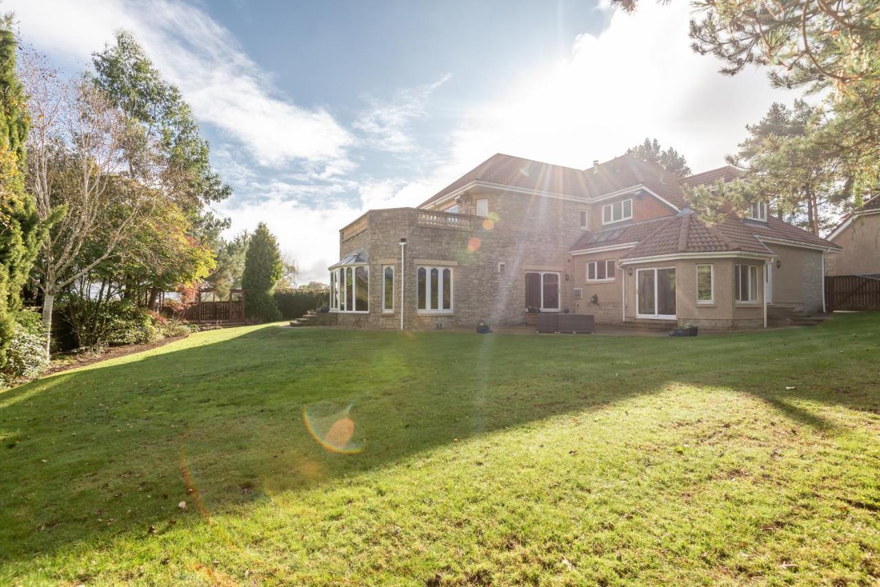 Luxury 6-Bed House With Pool Villa Glenrothes Bagian luar foto