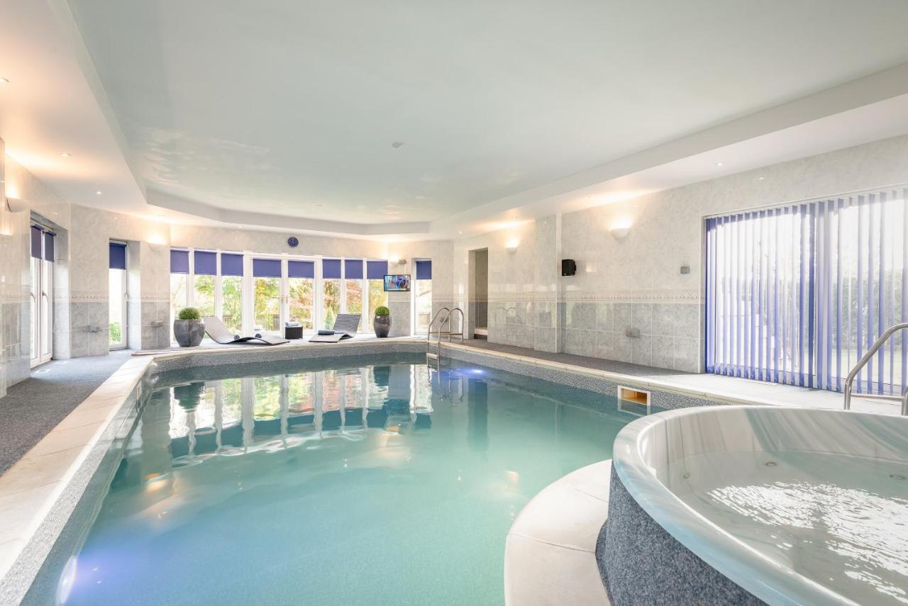 Luxury 6-Bed House With Pool Villa Glenrothes Bagian luar foto