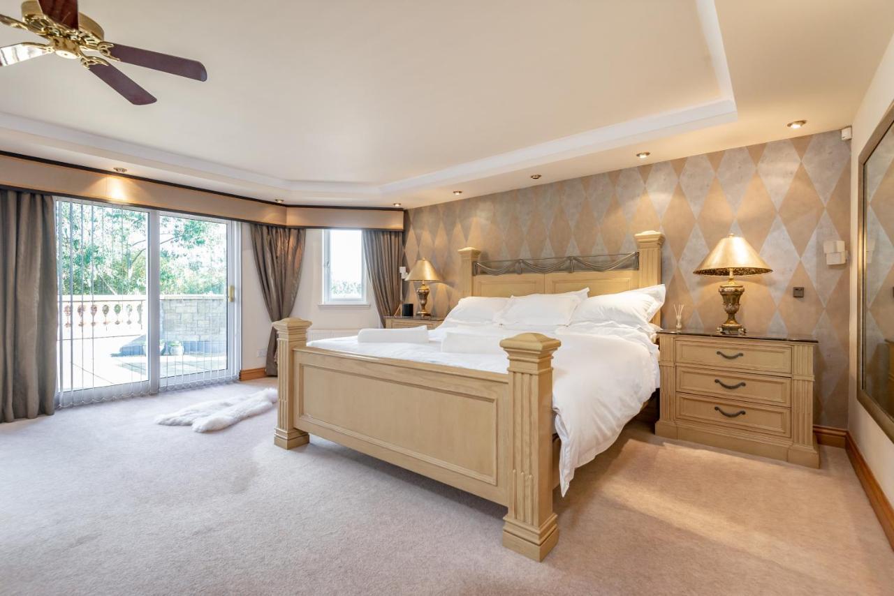 Luxury 6-Bed House With Pool Villa Glenrothes Bagian luar foto